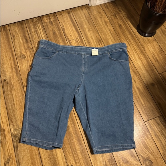 NWT Terra & Sky Classic Blue Denim Bermudas - Picture 1 of 8